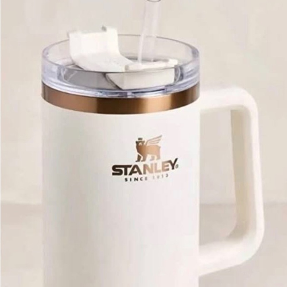 Magnolia Limited Edition Copper 40 oz Stanley